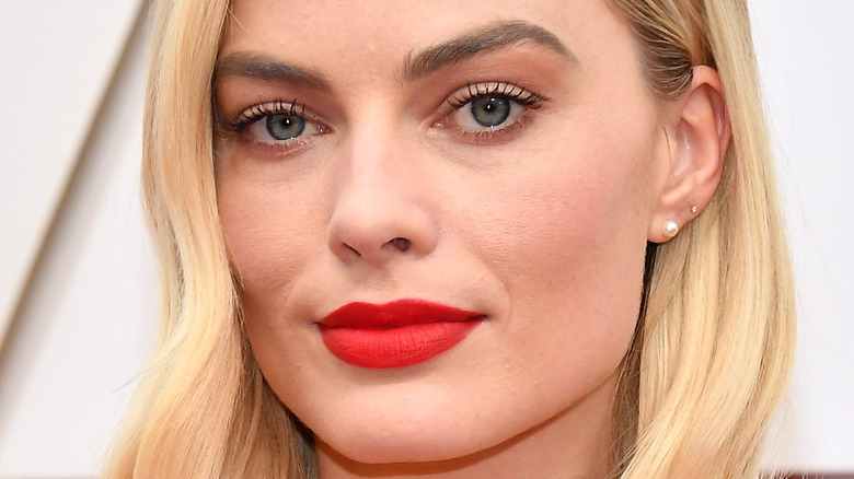 Margot Robbie red lipstick