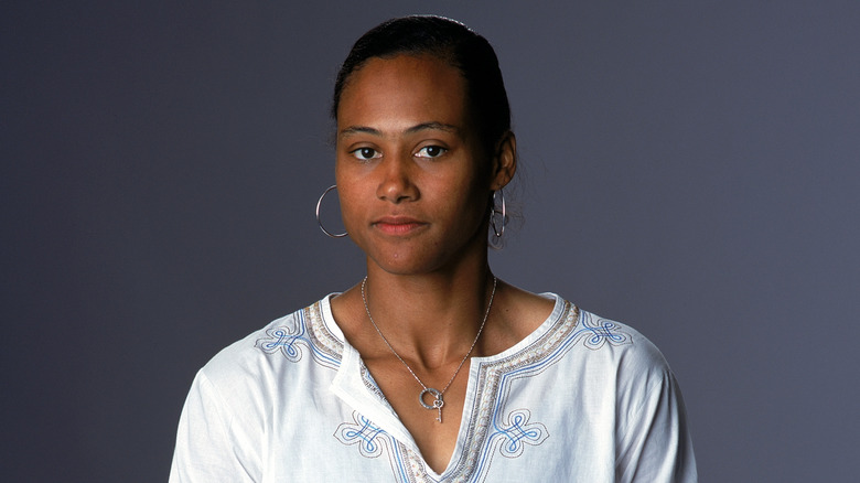 Marion Jones posing for Olympics team portrait