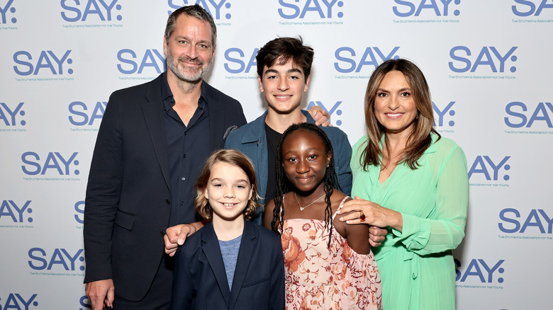 Hermann, Hargitay pose with children