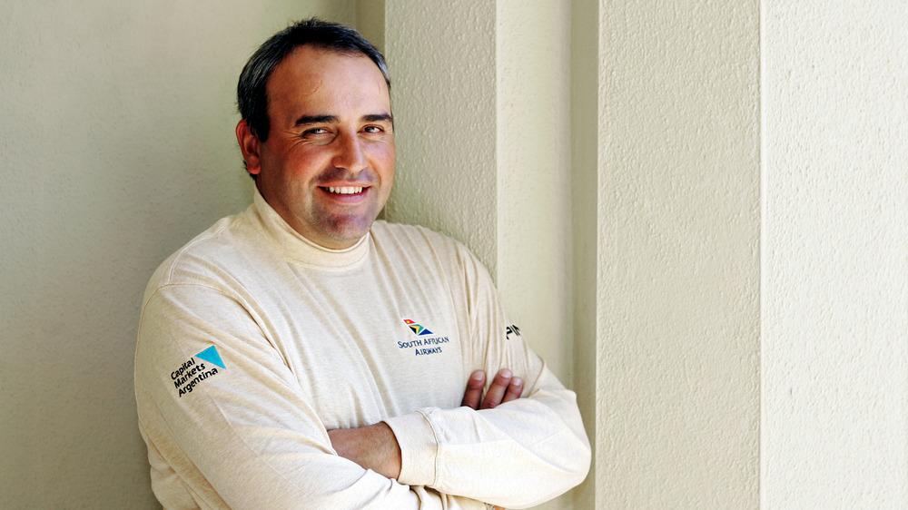 Angel Cabrera posing with arms crossed up against a wall