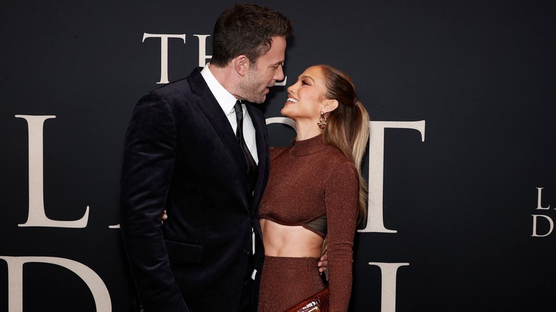 Ben Affleck and Jennifer Lopez kissing