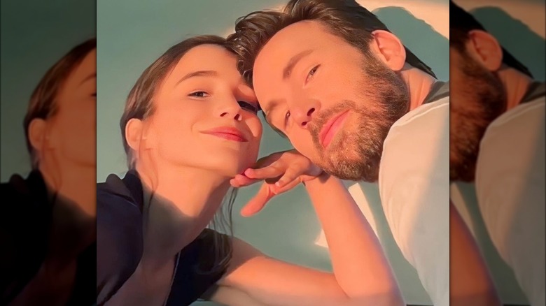 Alba Baptista Chris Evans selfie