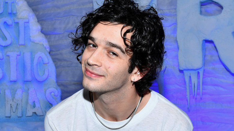 Matty Healy posing 