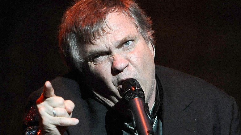 Meat loaf singing with finger pointed