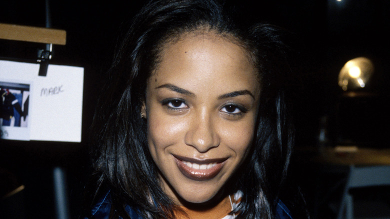 Aaliyah close up 2000