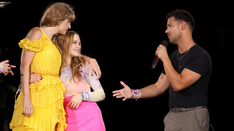 Taylor Swift on stage with Joey King and Taylor Lautner