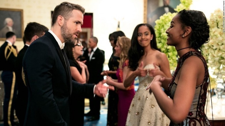 Malia Obama giving thumbs up as Sasha Obama meets Ryan Reynolds