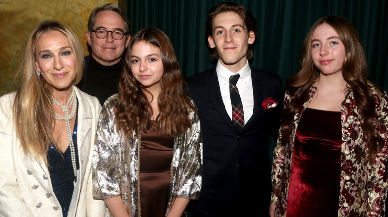 Sarah Jessica Parker and Matthew Broderick posing with kids