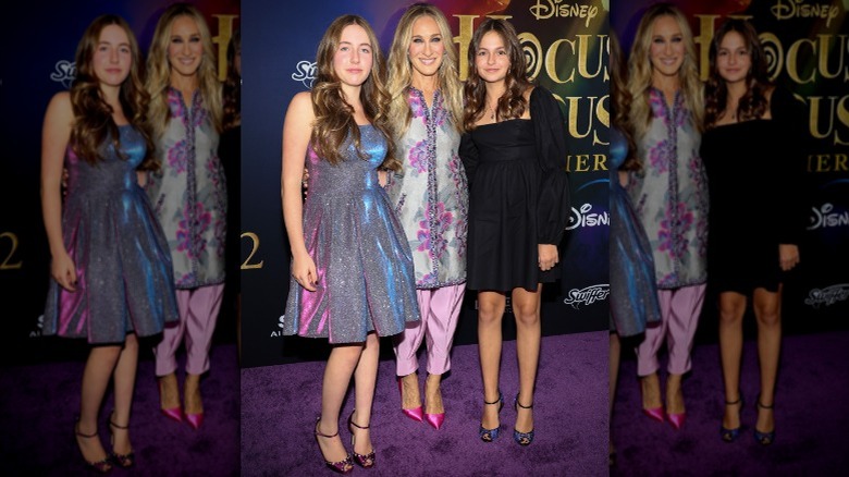 Sarah Jessica Parker posing between Loretta and Tabitha Broderick