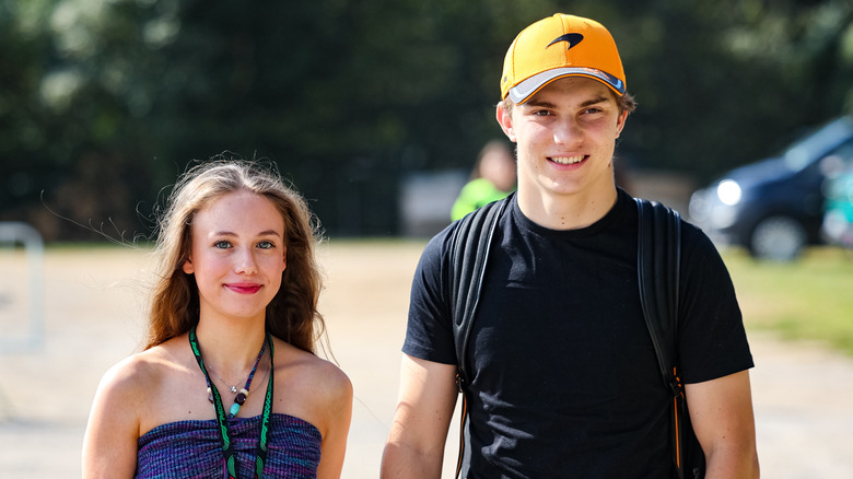 Lily Zneimer with Oscar Piastri waling on the beach in Monza, Italy, in September 2023