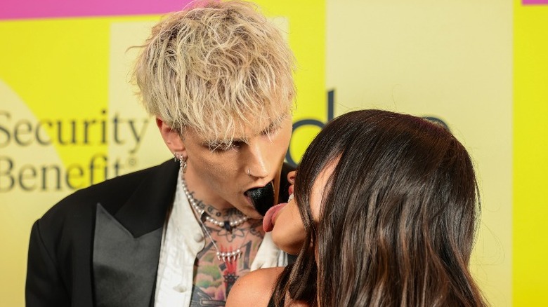 Megan Fox, Machine Gun Kelly tongue kiss