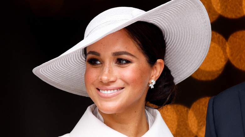 Meghan Markle white hat