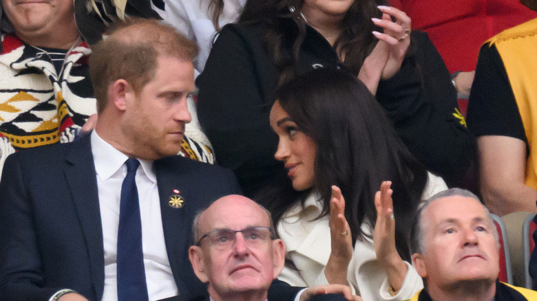 Prince Harry and Meghan Markle kissing at the Invictus Games