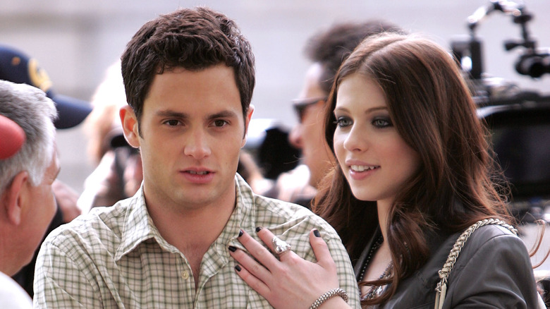 Penn Badgley and Michelle Trachtenberg filming Gossip Girl