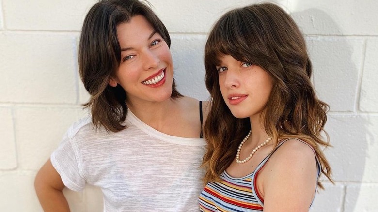 Milla Jovovich and Ever Anderson posing