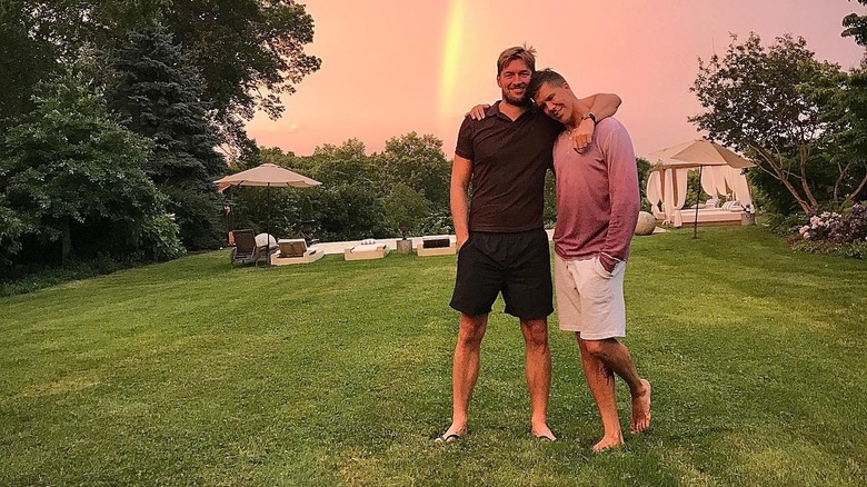 Fredrik Eklund poses with Derek Kaplan