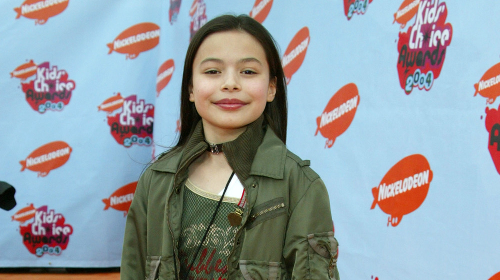 Miranda Cosgrove posing on the red carpet