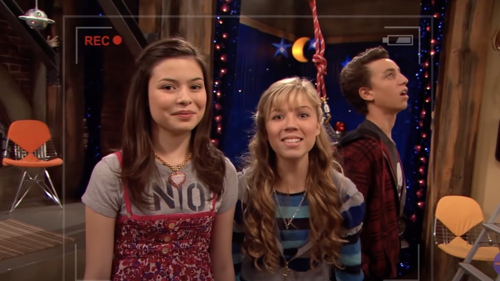 Miranda Cosgrove and Jennette McCurdy on iCarly