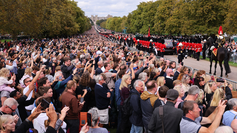 Crowds gather to pay their respects to Queen Elizabeth