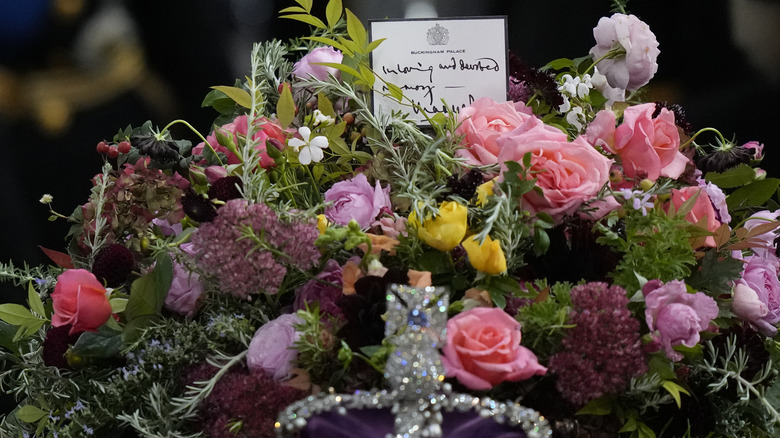 Wreath on Queen Elizabeth's coffin