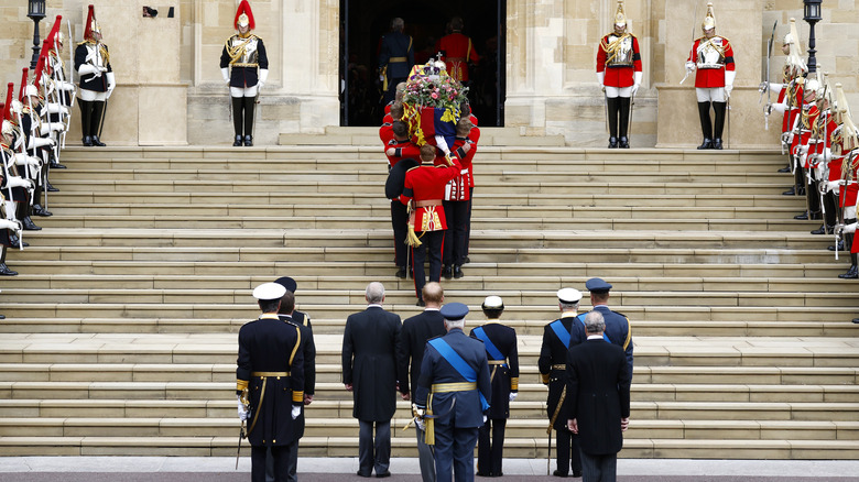 Queen Elizabeth's coffin arrives at Windsor