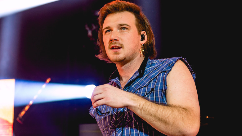 Morgan Wallen performing