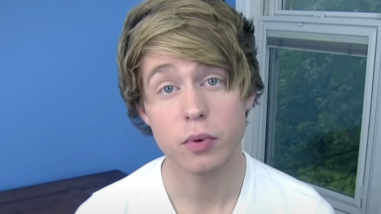 Austin Jones apologizing