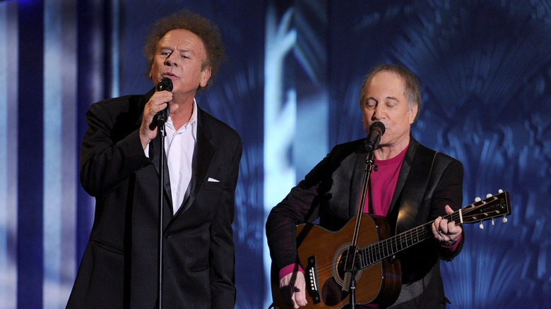 Art Garfunkel, Paul Simon singing