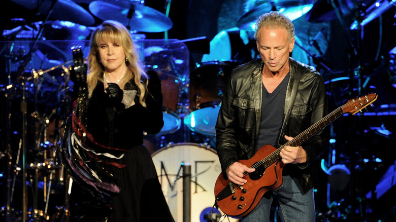 Stevie Nicks, Lindsey Buckingham on stage