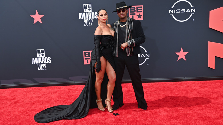 NE-YO and Crystal Smith on the red carpet