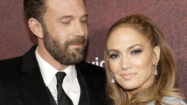 Ben Affleck and Jennifer Lopez posing