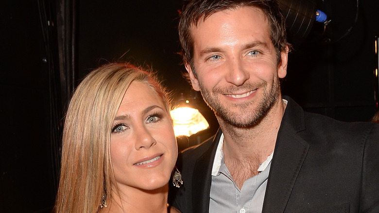  jennifer aniston and bradley cooper smiling together