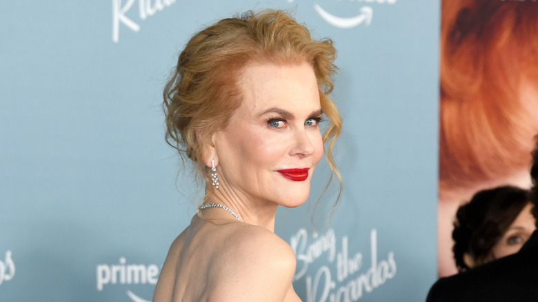 Nicole Kidman posing at the premiere of "Being the Ricardos" 