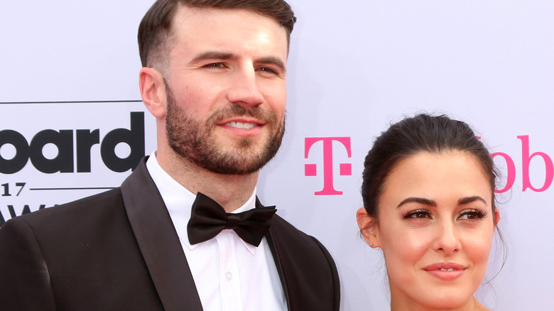 Sam Hunt and Hannah Lee Fowler smiling on red carpet