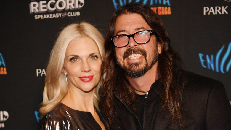 Dave Grohl and Jordyn Blum pose on a red carpet.