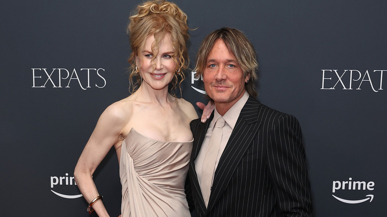 Nicole Kidman and Keith Urban dressed formally and posing at a red carpet event