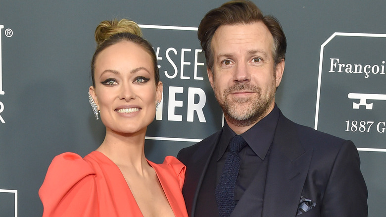 Olivia Wilde and Jason Sudeikis posing