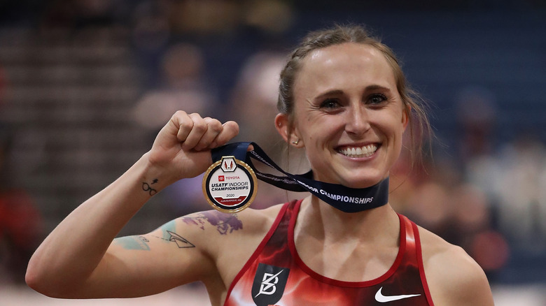 Shelby Houlihan with her medal