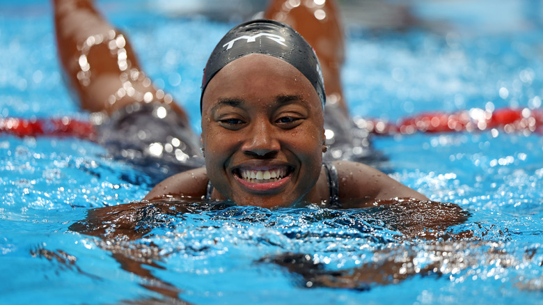 Simone Williams swimming in the pool