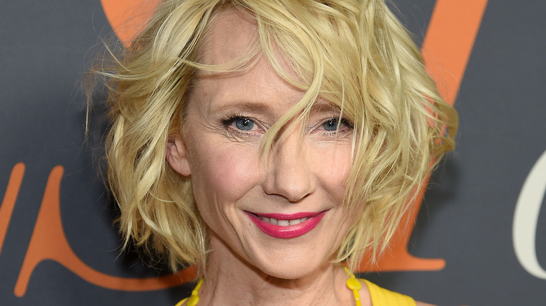 Anne Heche smiling messy blonde bob