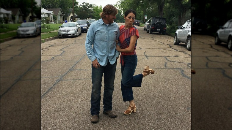 Joanna Gaines holding Chip Gaines' arm