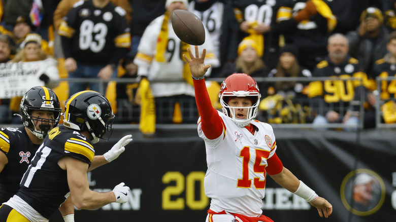 Patrick Mahomes of the Kansas City Chiefs tosses a pass.