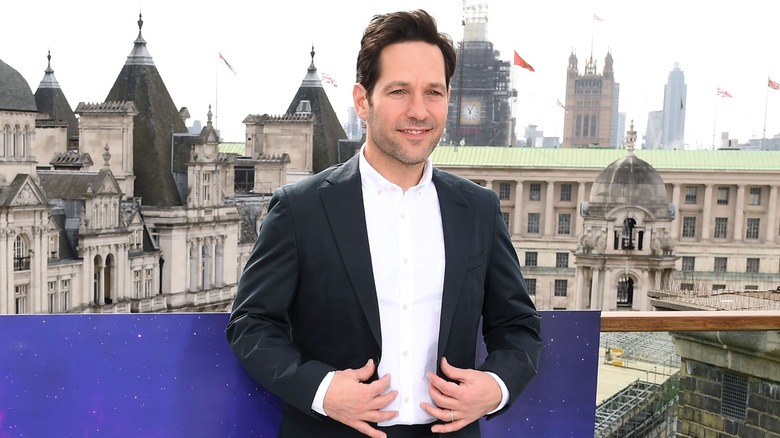 Paul Rudd posing