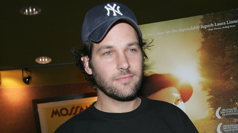 Paul Rudd wearing Yankees hat