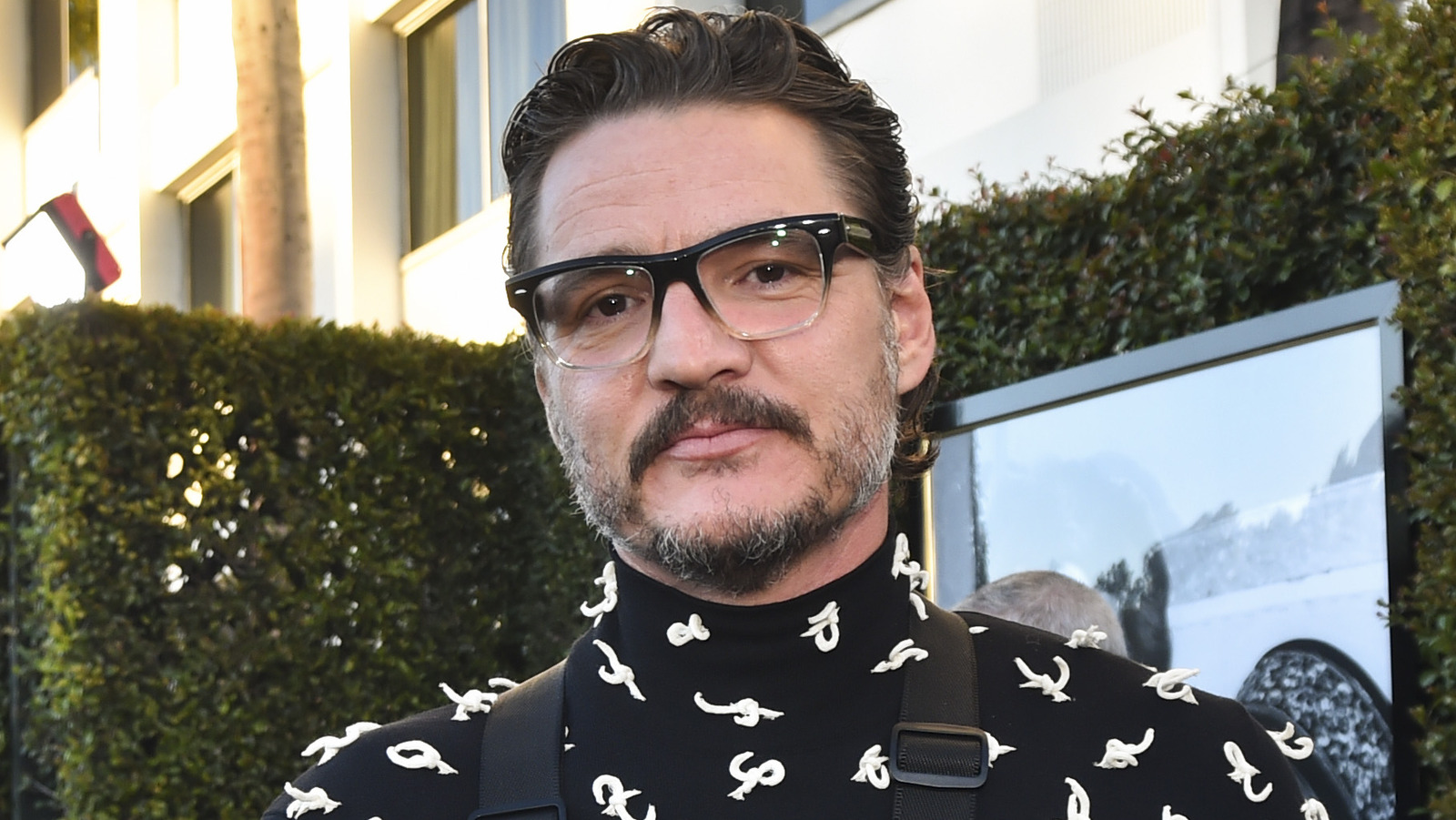 Pedro Pascal's Arm Sling At The 2024 Golden Globes Has Everyone