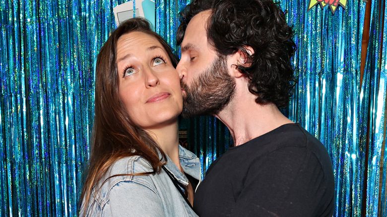 Penn Badgley kissing Domino Kirke