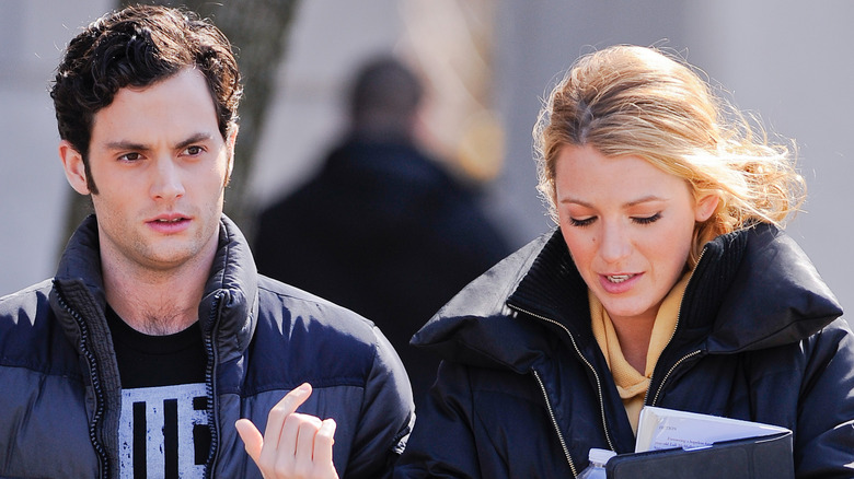 Penn Badgley and Blake Lively on set