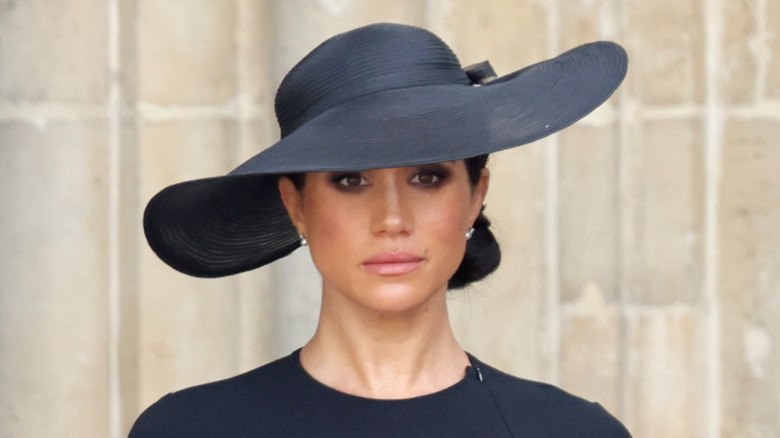 Meghan Markle black hat