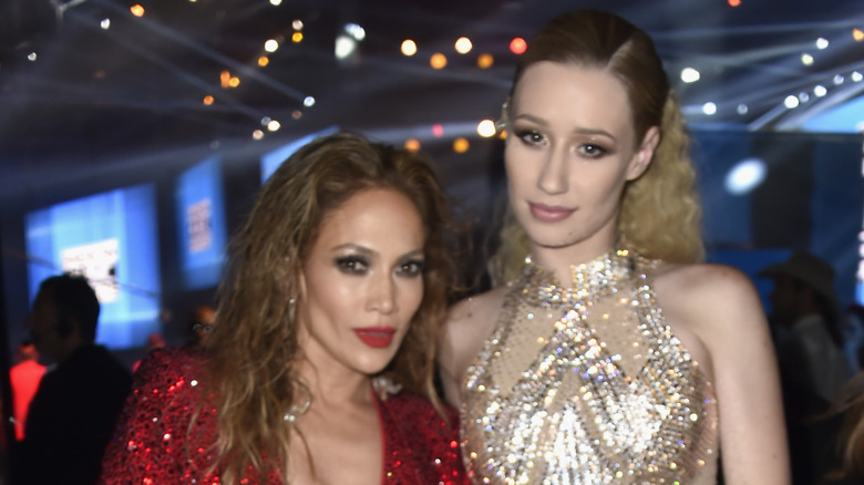 Jennifer Lopez, Iggy Azalea posing