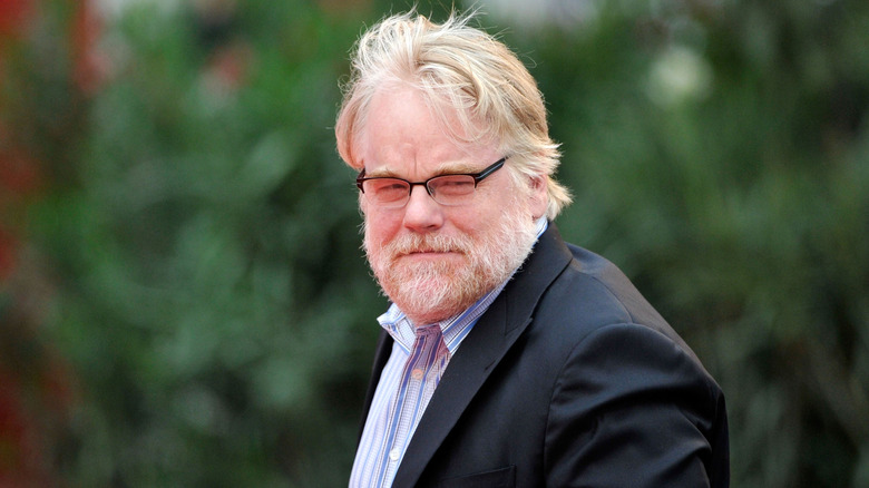 Philip Seymour Hoffman wearing a suit